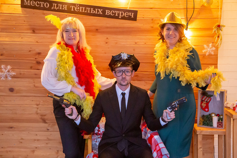 Новогоднее украшение зала для корпоратива в Казани