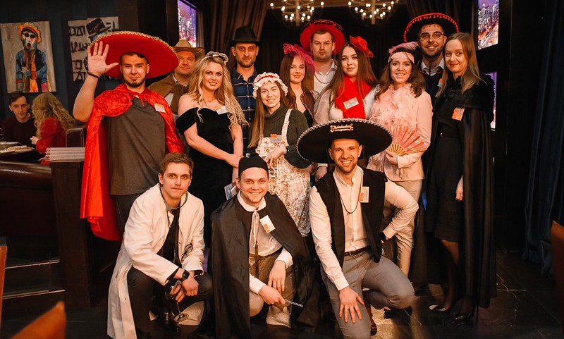 Корпоратив на Новый год в Kazan — празднично украшенный банкетный зал