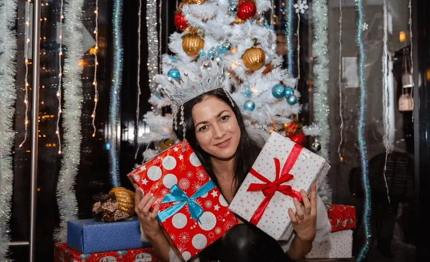 Гайд по идеальному Новому году 2026 с друзьями в Казани: от квартиры и коттеджа — до квеста и ночного города